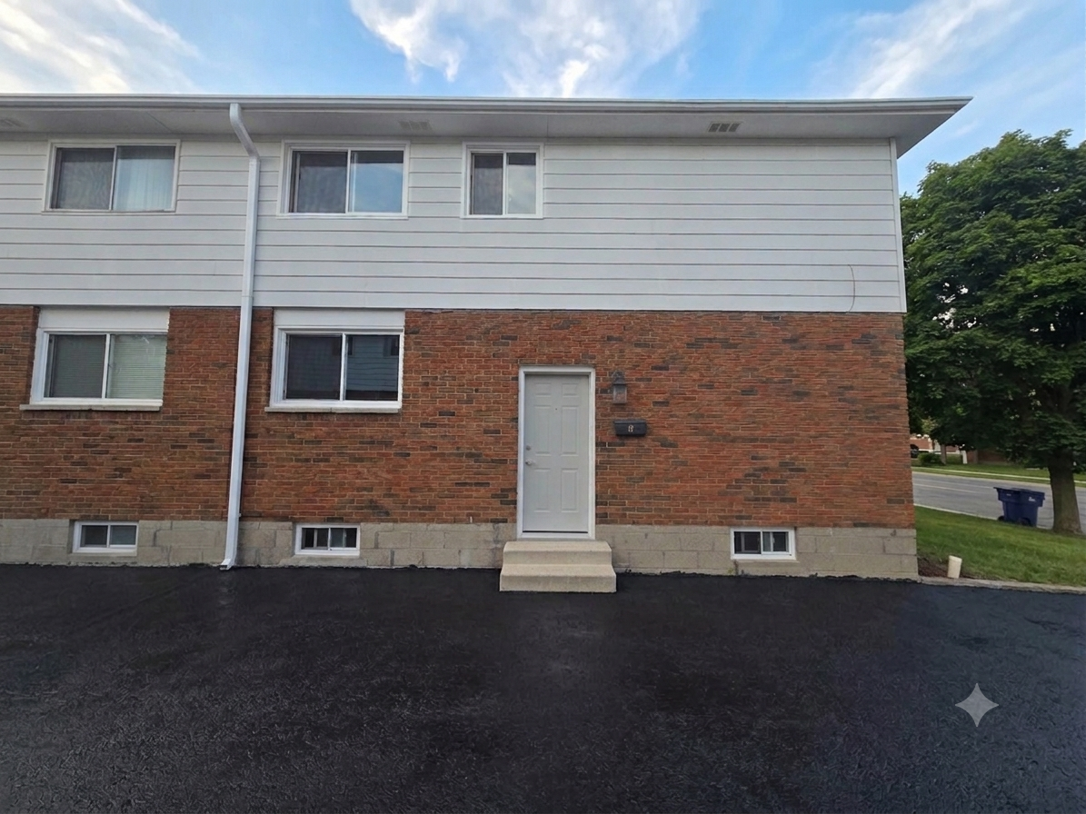 163 McNaughton Ave W, Unit 2, Chatham